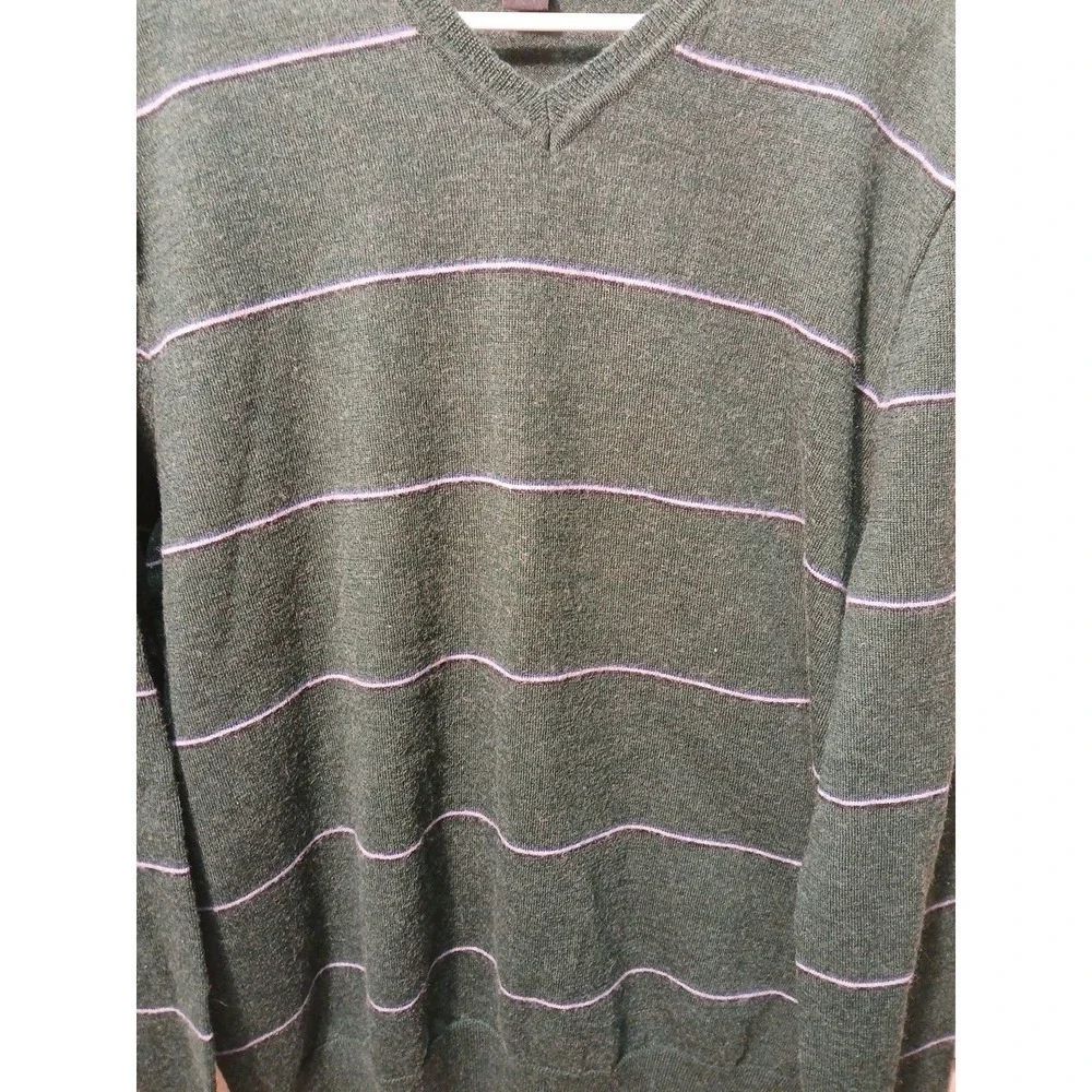 Banana Republic mens XLs  Merino Wool sweater Green  long sleeve Vneck!